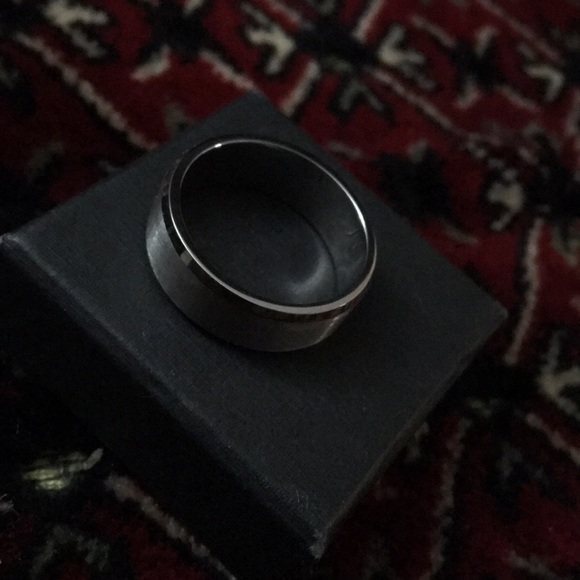 Men’s size 12 stainless steel wedding band - Picture 3 of 3